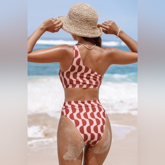 Cupshe Red and White Asymmetrical Bikini - Picture 2 of 4